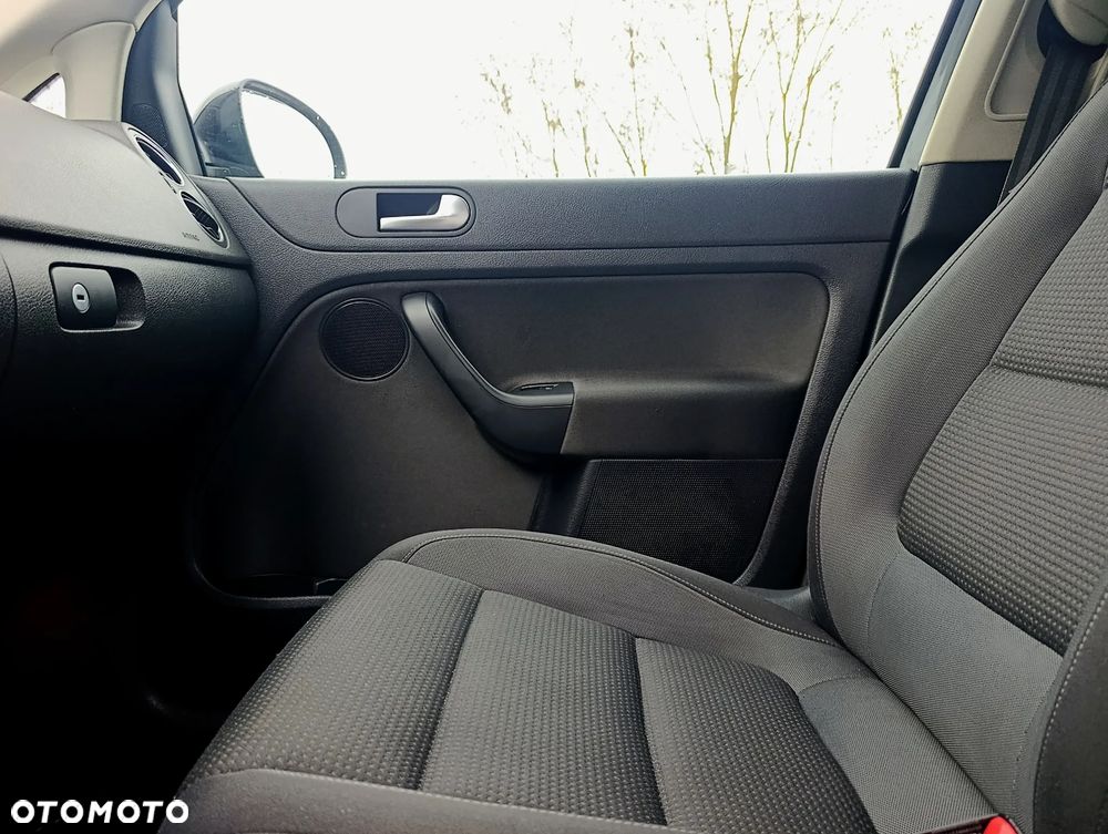 Volkswagen Golf Plus - 11