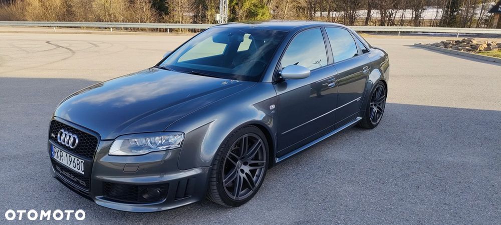 Audi RS4 Limousine - 5