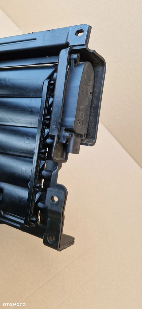 LAND ROVER DEFENDER L663 KIEROWNICA WLOT POWIETRZA ŻALUZJA L8B2-8475-AC - 9