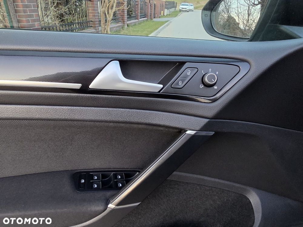 Volkswagen Golf - 25