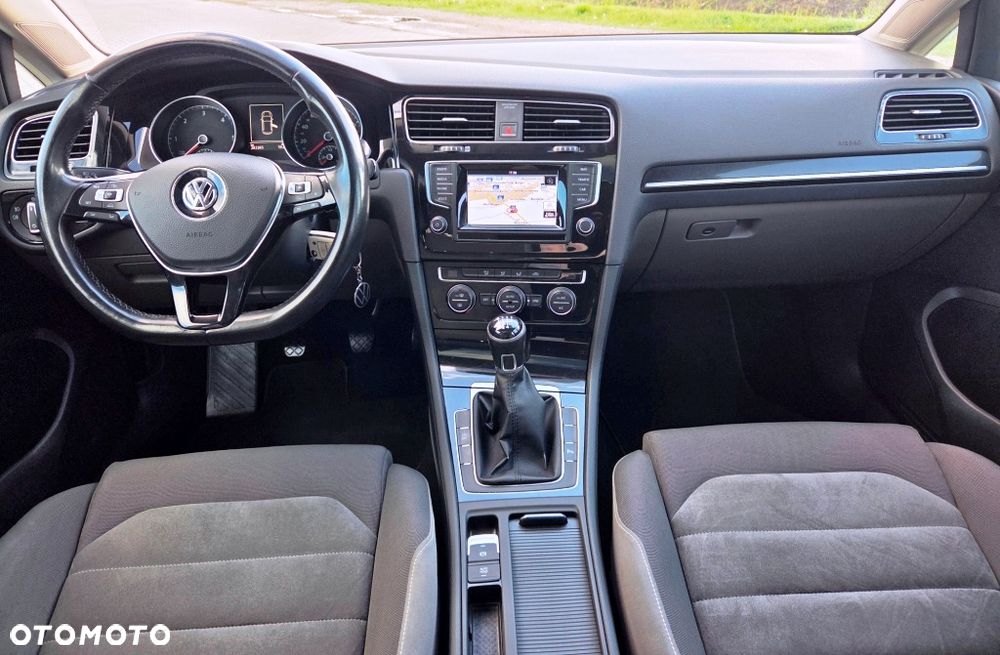 Volkswagen Golf 1.6 TDI Highline - 34