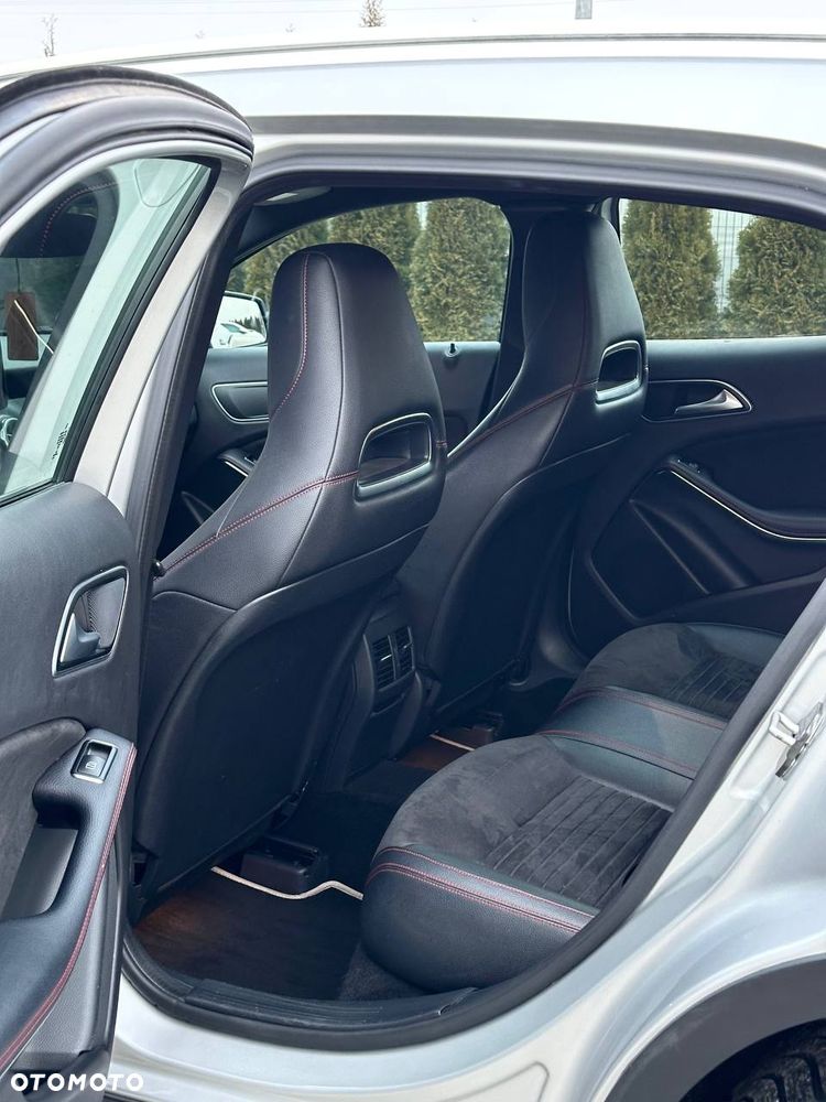 Mercedes-Benz GLA 180 d 7G-DCT AMG Line - 13