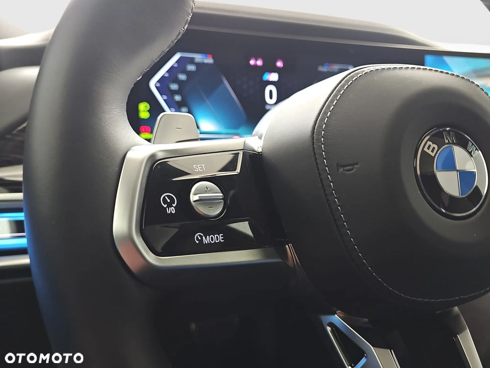 BMW Seria 7 - 16