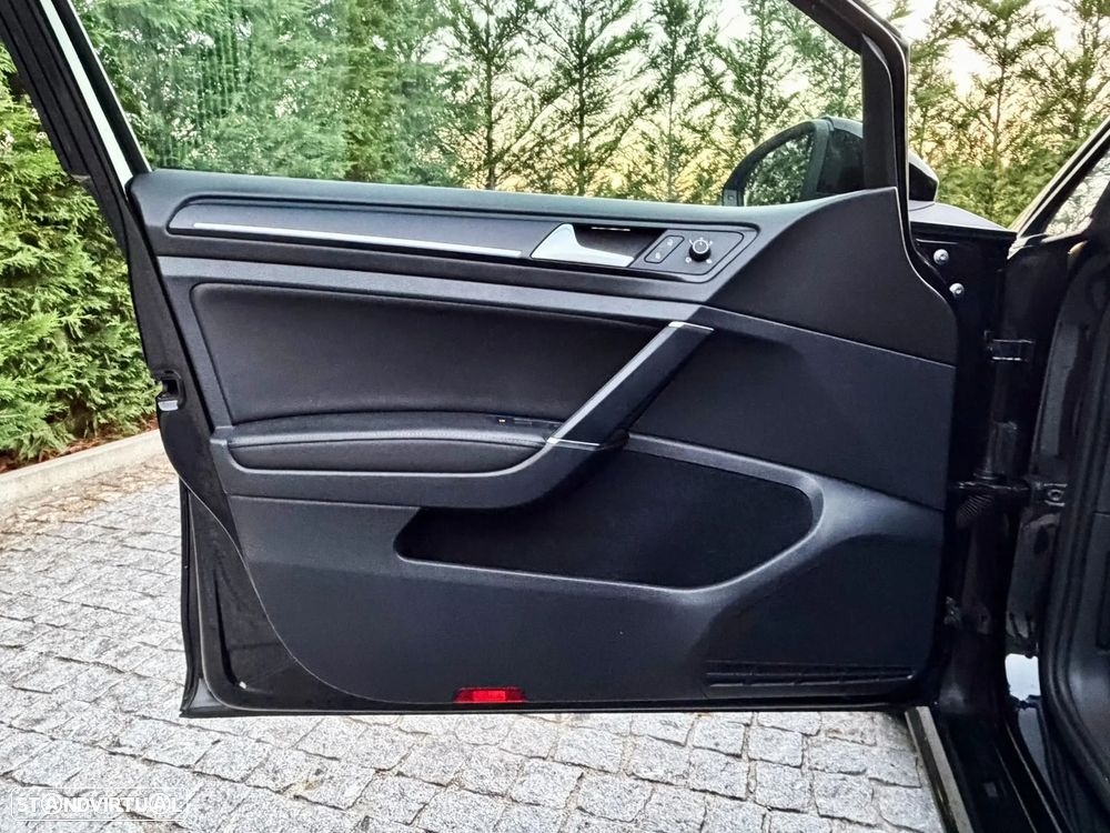 VW Golf R 2.0 TSI OPF 4Motion DSG - 11