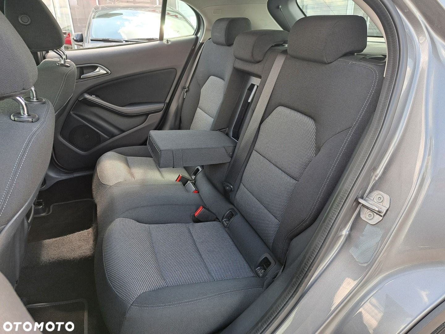 Mercedes-Benz GLA 180 d - 16