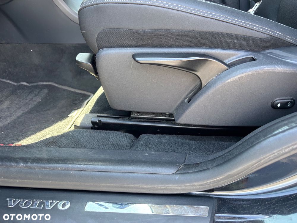 Volvo XC 60 D4 Drive-E Momentum - 27