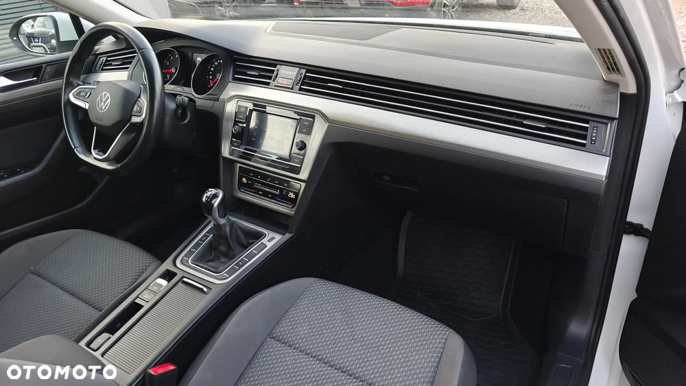 Volkswagen Passat - 12