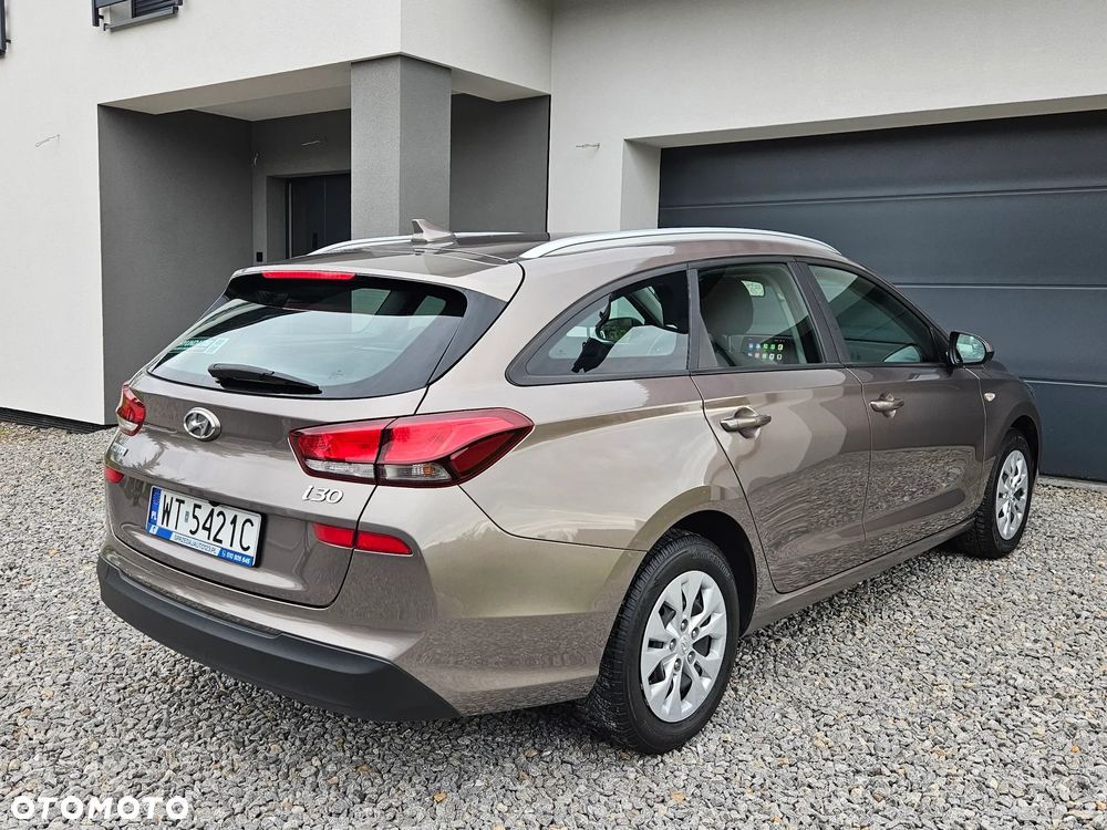 Hyundai i30 1.5 DPI Classic + - 23