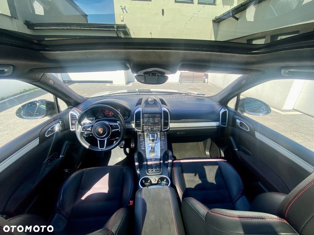 Porsche Cayenne GTS - 30
