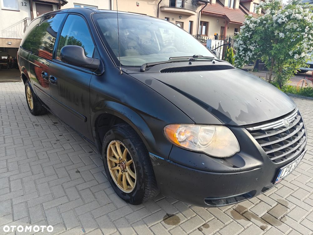 Chrysler Town & Country - 2