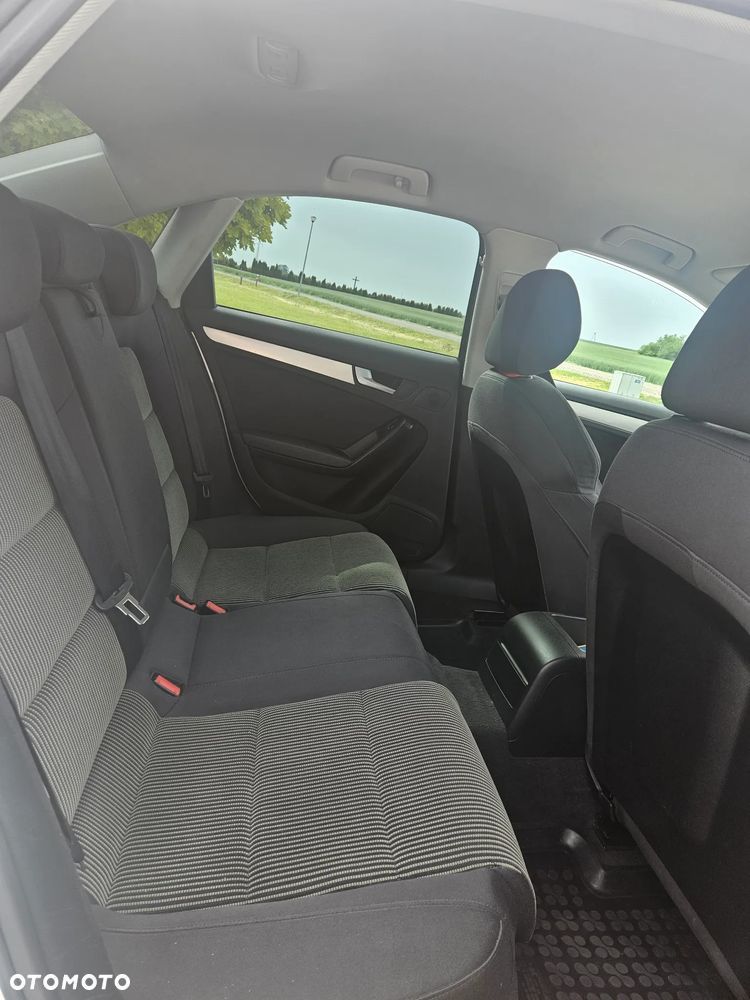 Audi A4 Limousine - 11