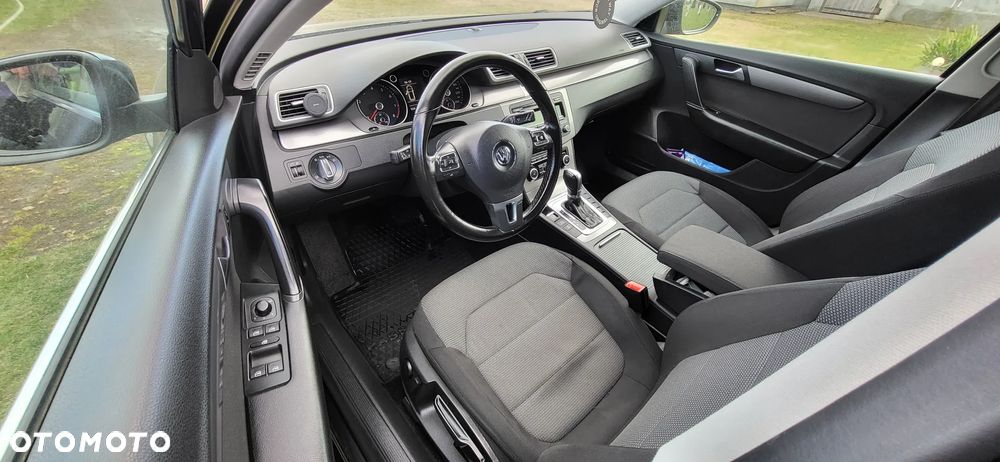 Volkswagen Passat - 21