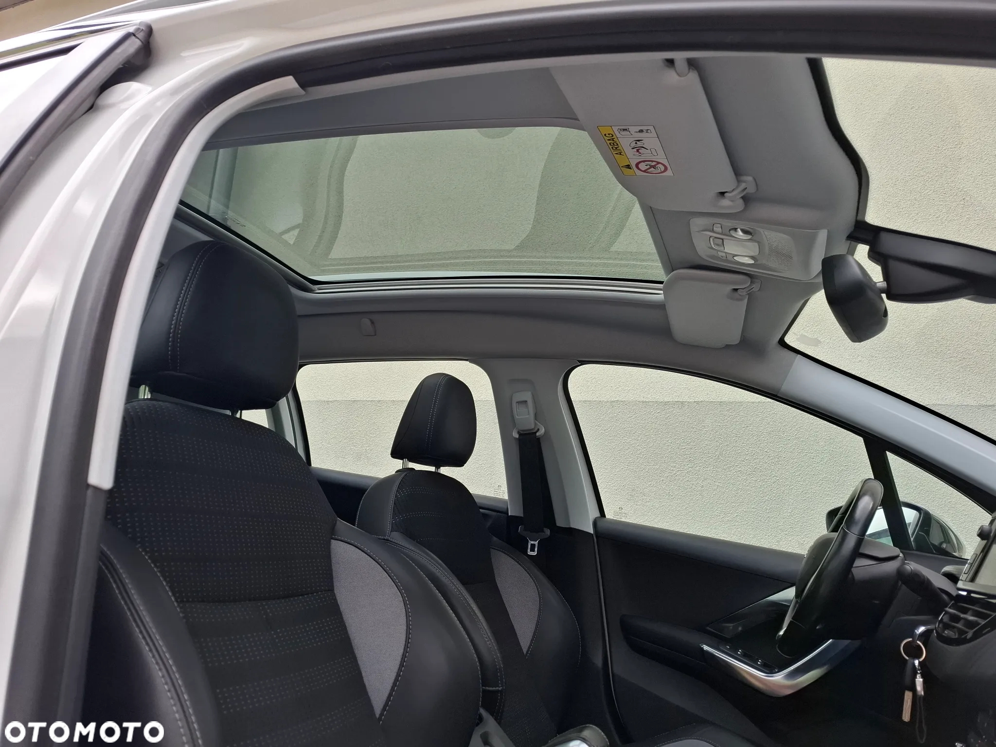 Peugeot 2008 1.2 Pure Tech Allure S&S EAT6 - 38