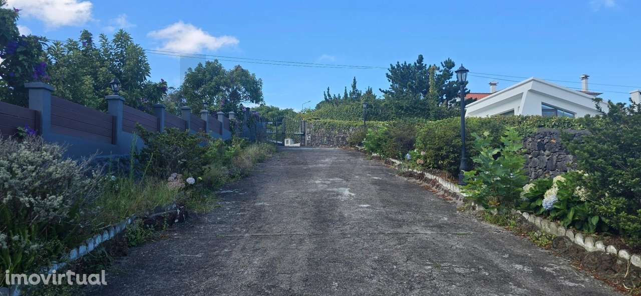 Moradia T4 Renovada, São Roque, ilha de São Miguel Açores - Grande imagem: 2/25