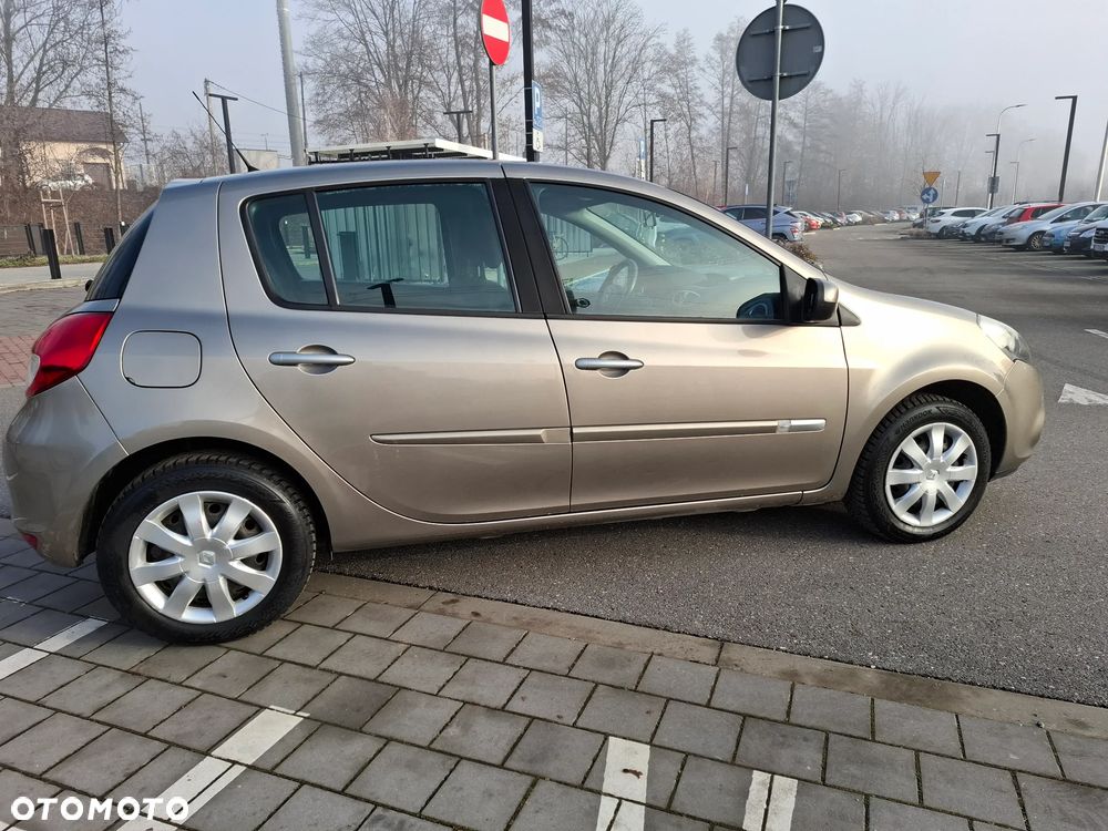Renault Clio 1.2 16V Alize - 15
