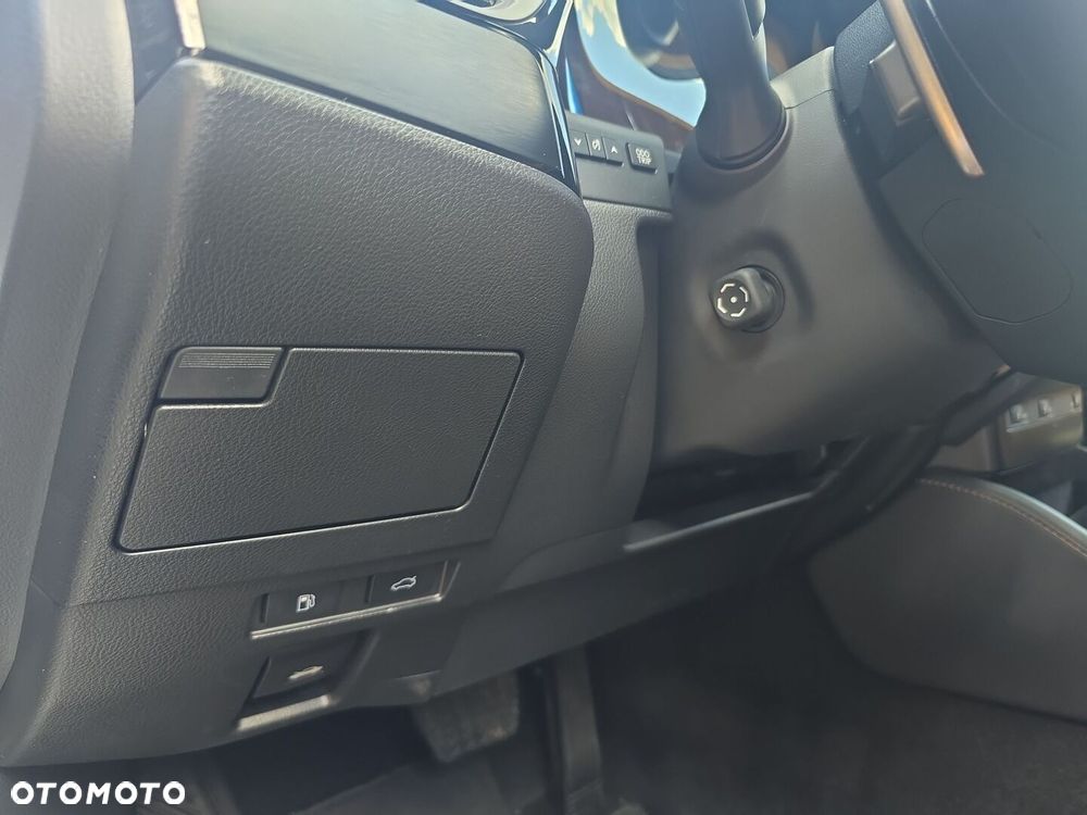 Lexus ES 300h Business Edition - 11