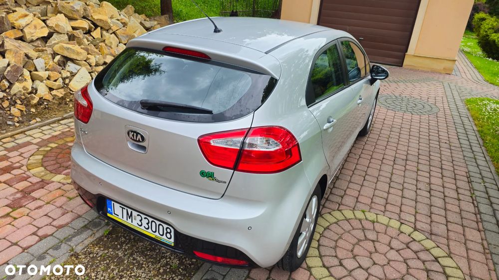 Kia Rio 1.2 L - 4