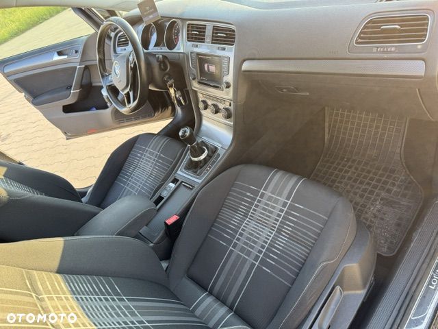 Volkswagen Golf - 6