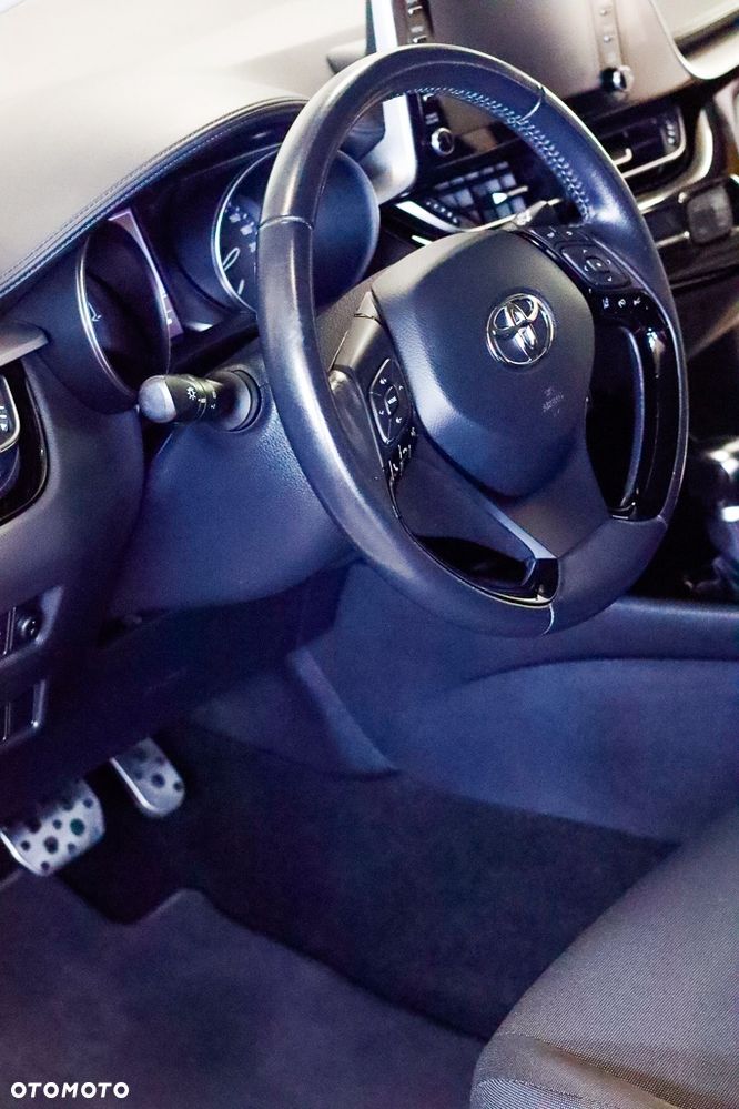 Toyota C-HR - 16