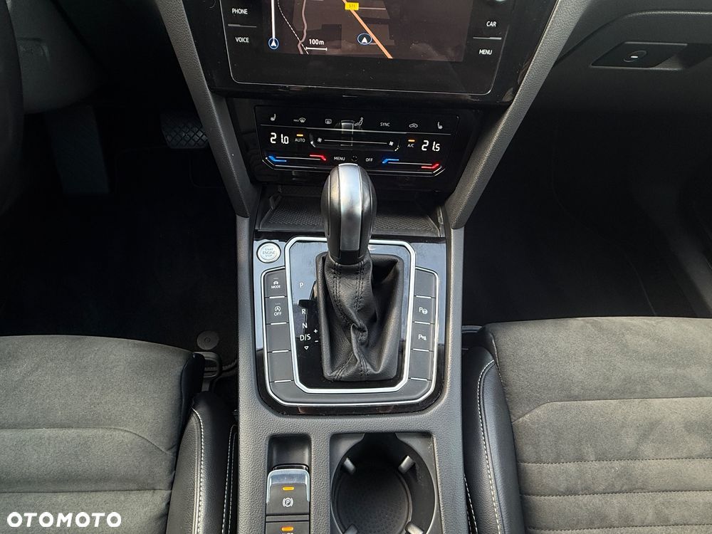Volkswagen Passat 2.0 TSI Elegance DSG - 29
