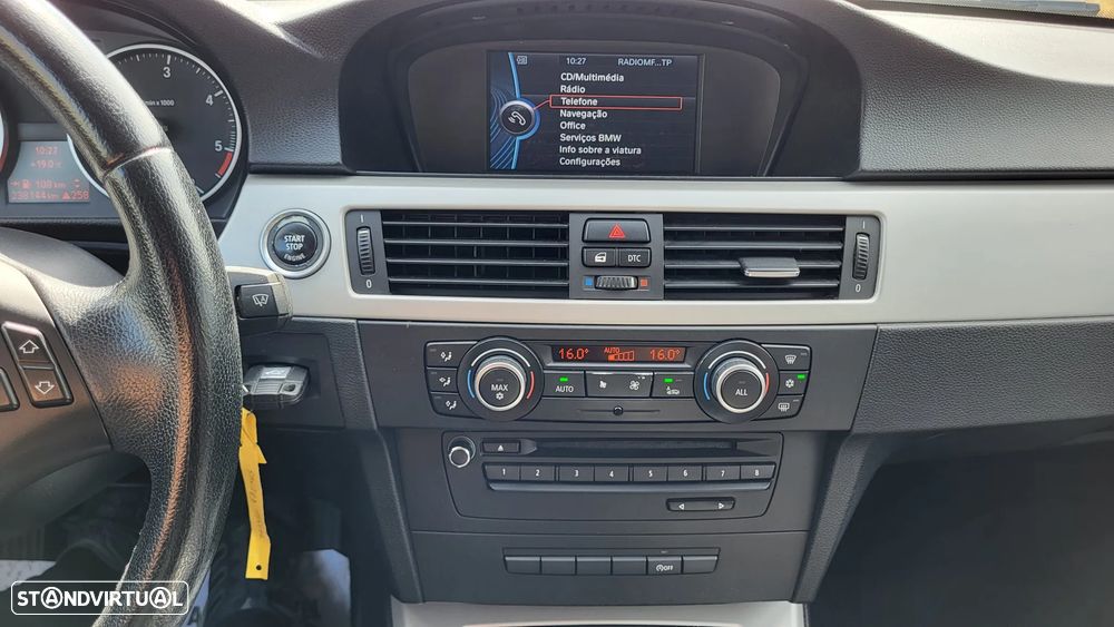 BMW 318 d Sport Line - 14