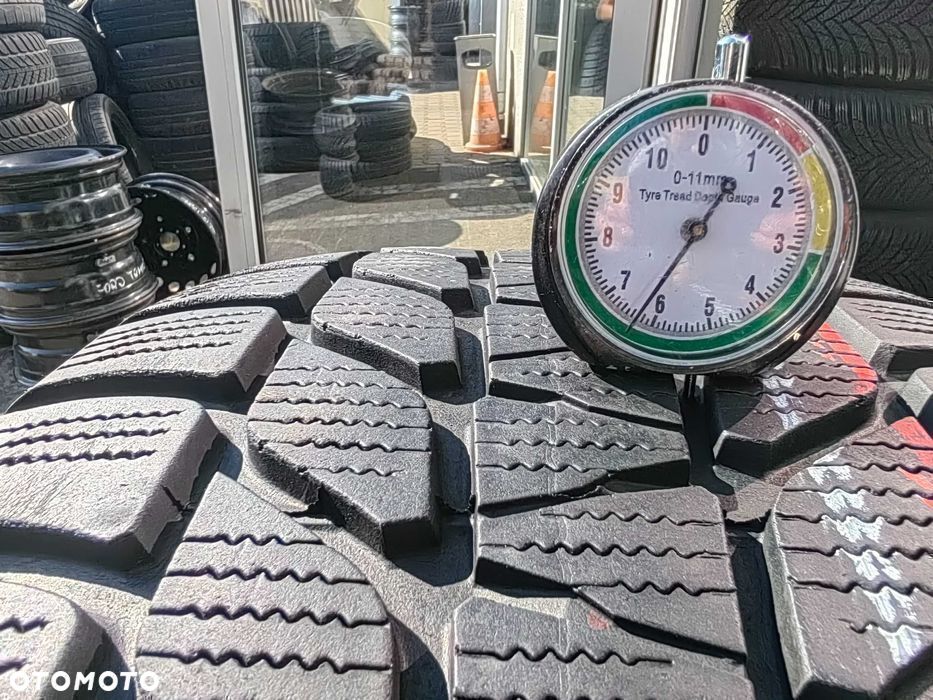 235/50R19 99H Bridgestone Blizzak LM-25 4x4 opona pojedyncza zimowa - 3