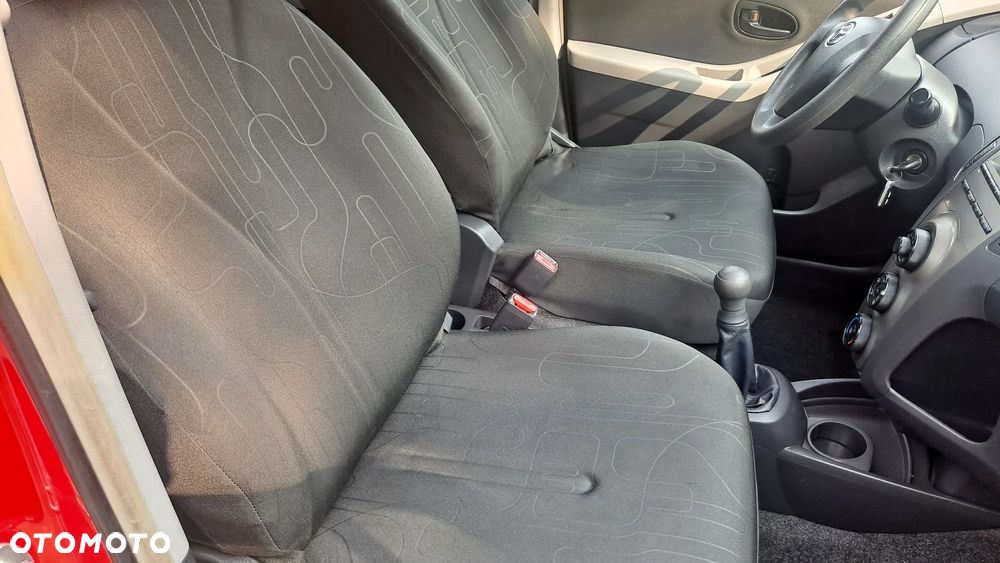 Toyota Yaris 1.0 VVT-i - 24