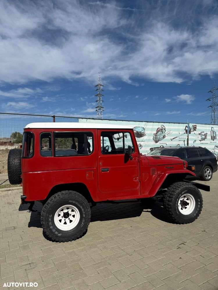 Toyota Land Cruiser - 1