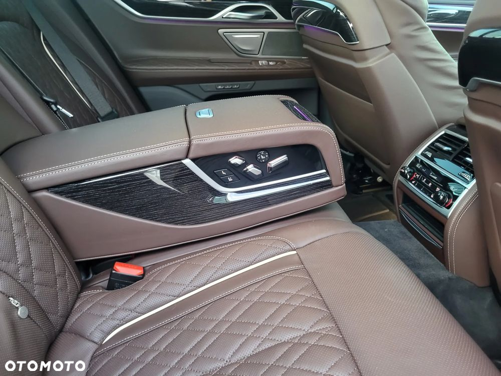 BMW Seria 7 740d xDrive mHEV sport - 17
