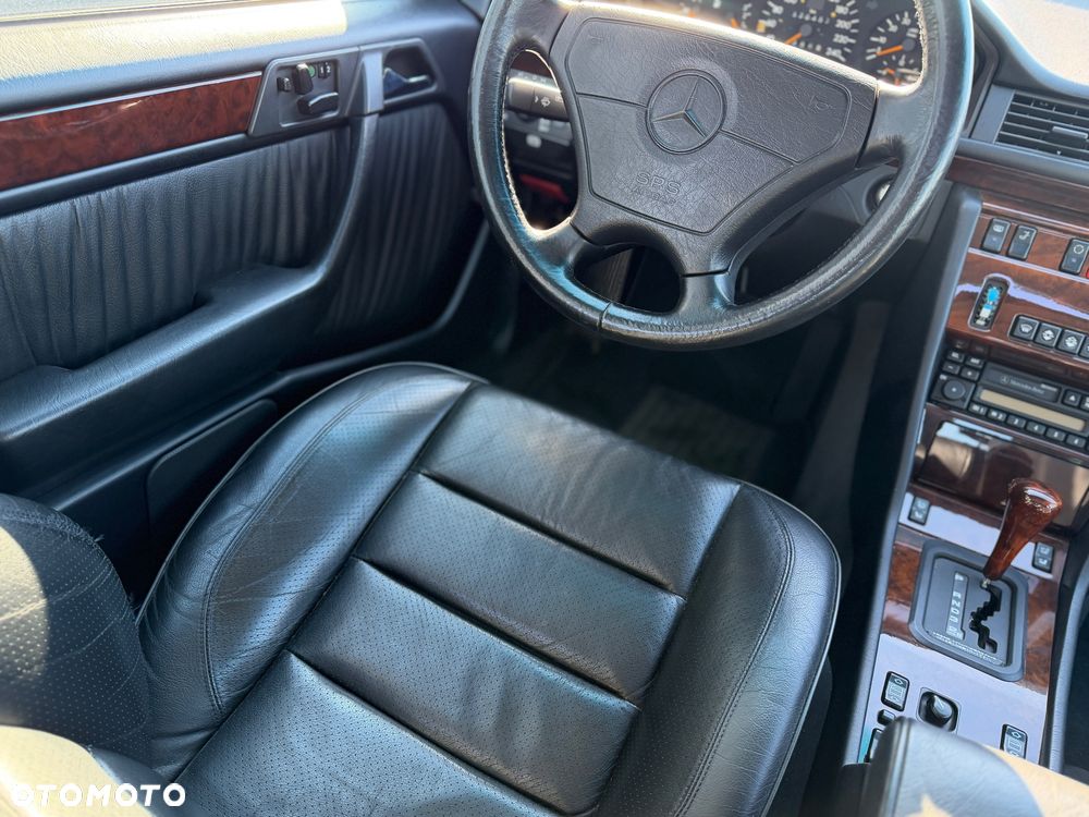 Mercedes-Benz Klasa E 500 - 23