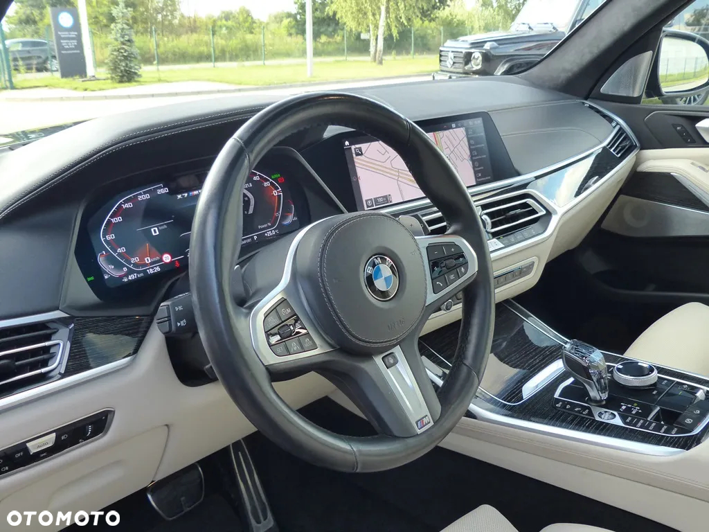 BMW X7 M50i sport - 15