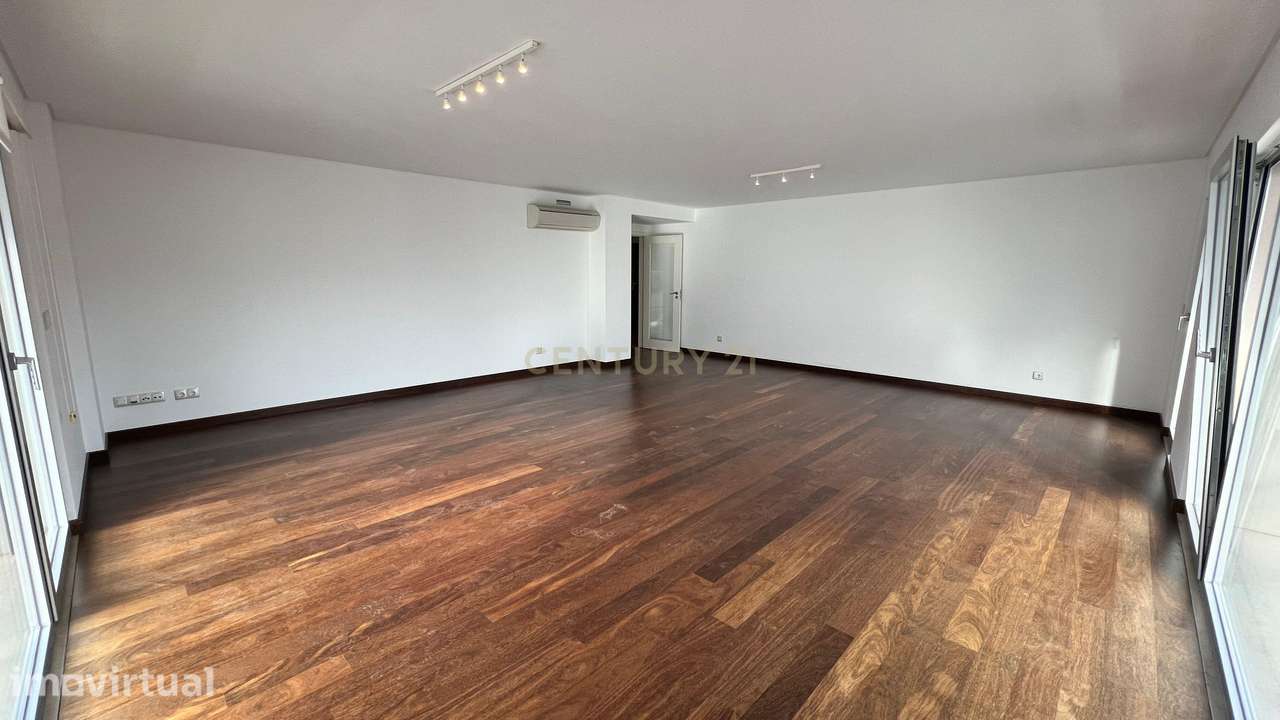 Apartamento T4 com 3 lugares de garagem | Campo Pequeno - Grande imagem: 3/24
