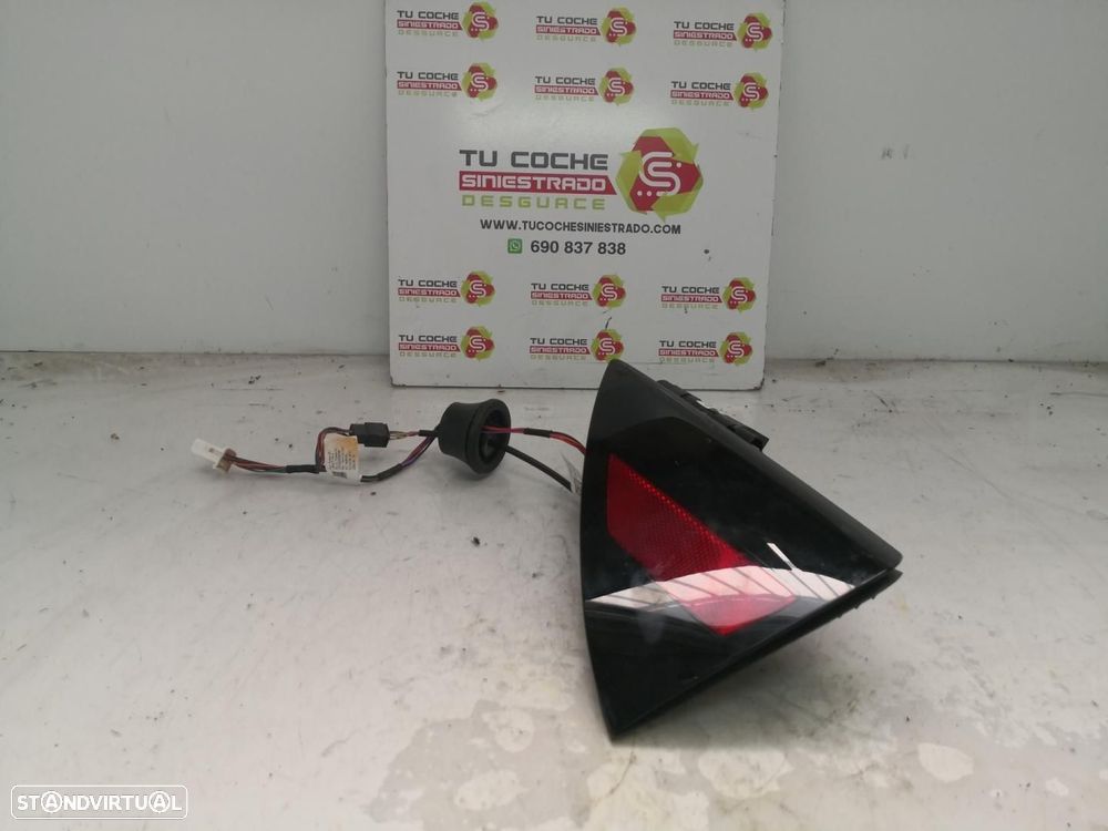 REFLETOR TRASEIRO TESLA MODEL 3 - 1
