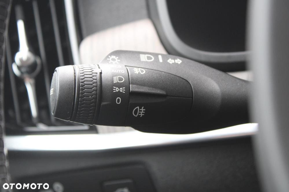 Volvo V90 Cross Country - 28
