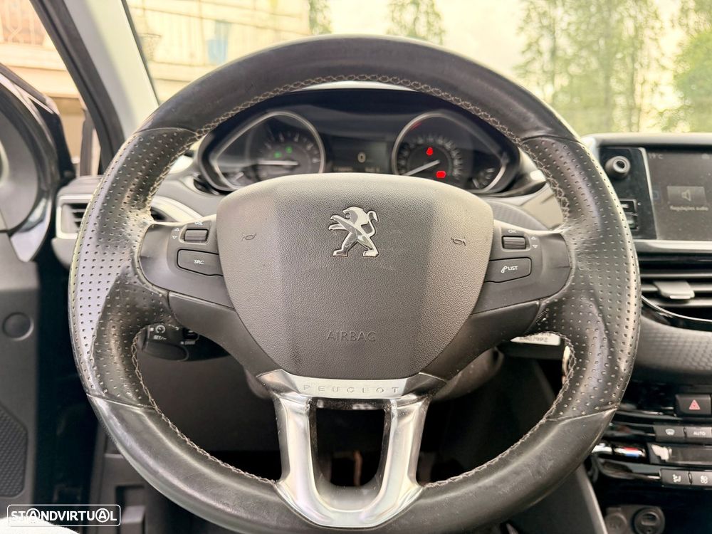 Peugeot 2008 1.2 PureTech Crossway - 23