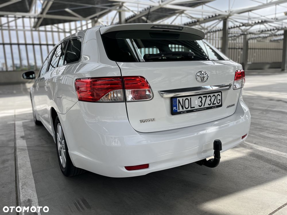 Toyota Avensis 1.6 Comfort - 10
