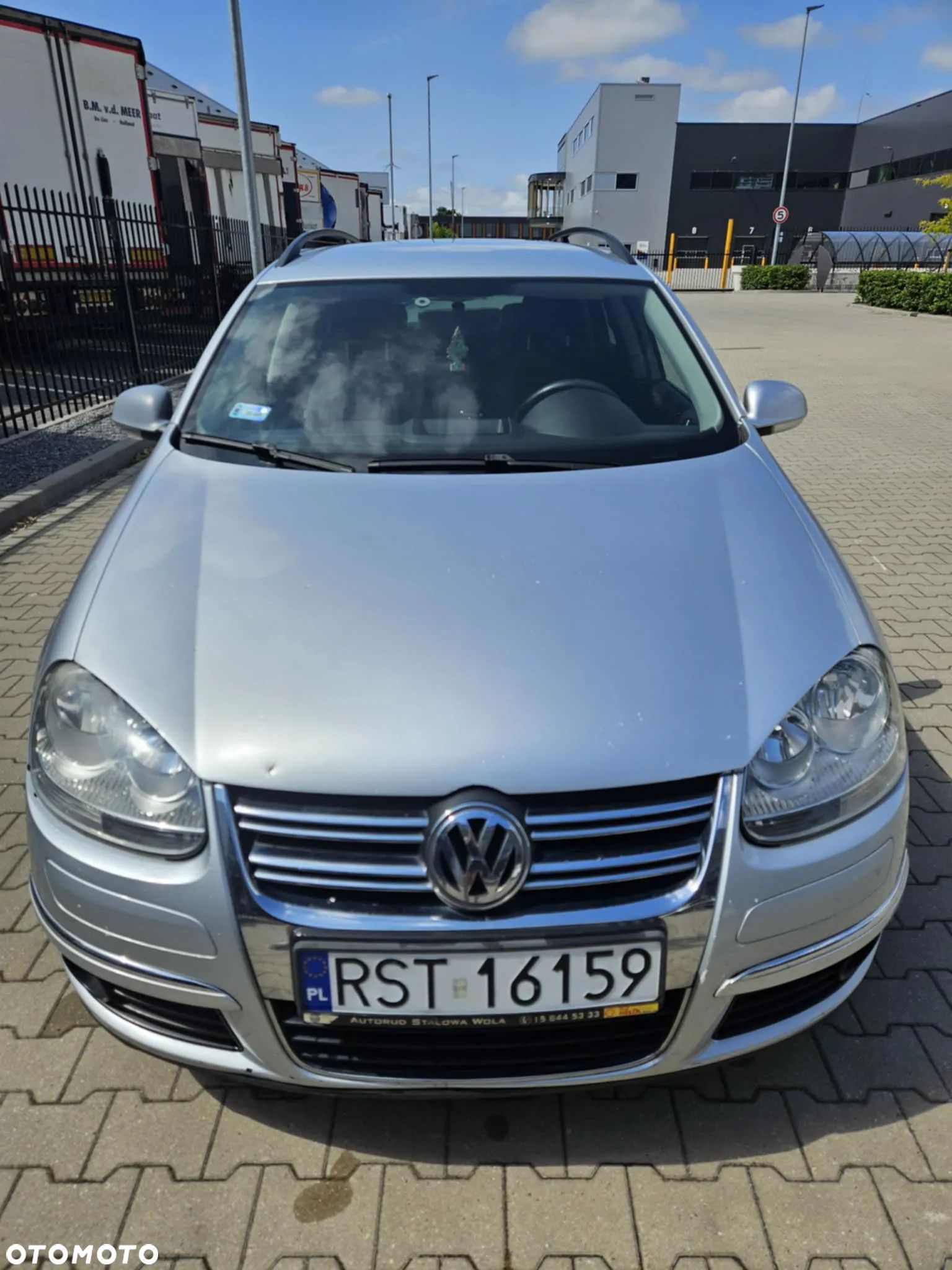 Volkswagen Golf - 1
