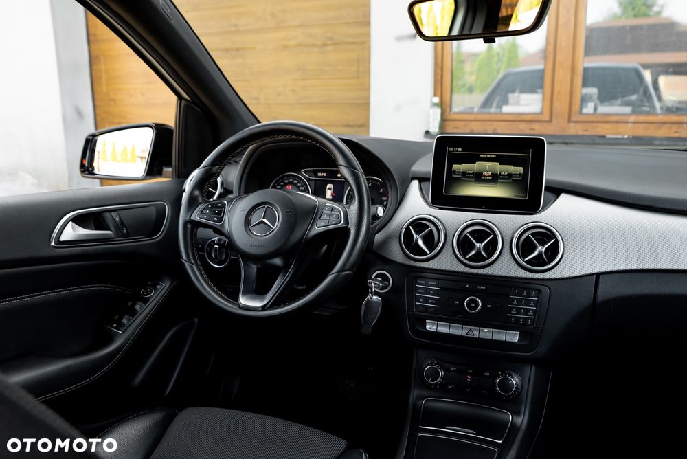 Mercedes-Benz Klasa B 200 (CDI) d 4Matic 7G-DCT AMG Line - 26