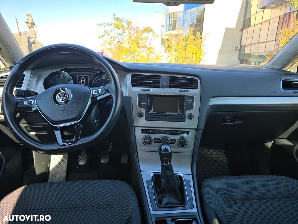 Volkswagen Golf - 8
