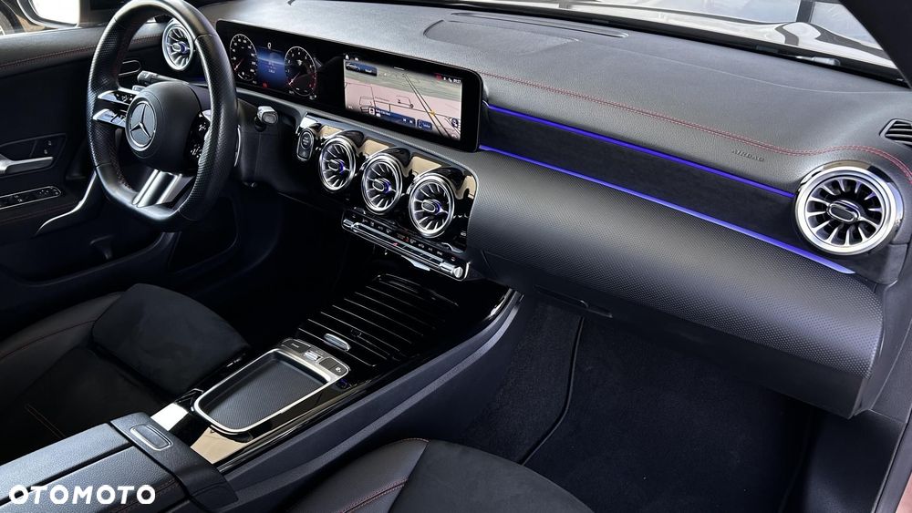 Mercedes-Benz CLA 180 7G-DCT - 22