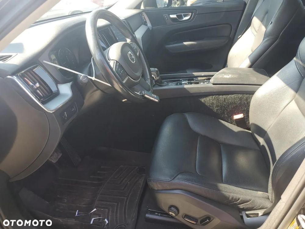 Volvo XC 60 T6 AWD Momentum - 8