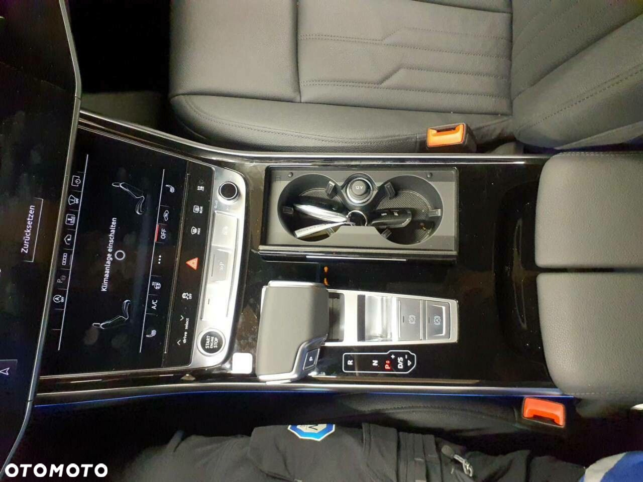 Audi A8 - 6