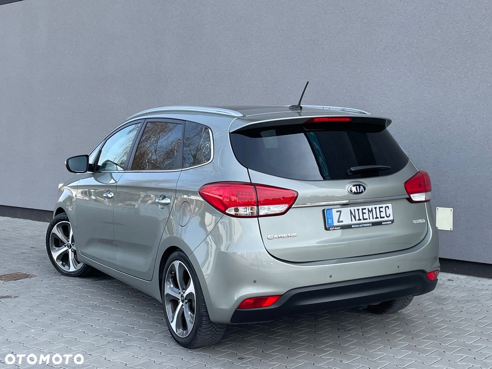 Kia Carens - 2