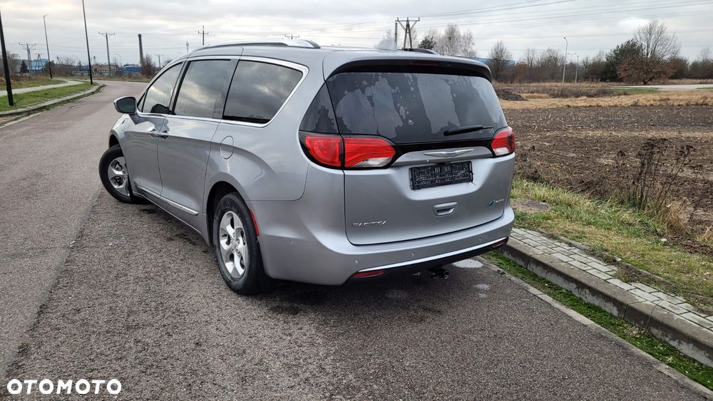 Chrysler Pacifica - 4