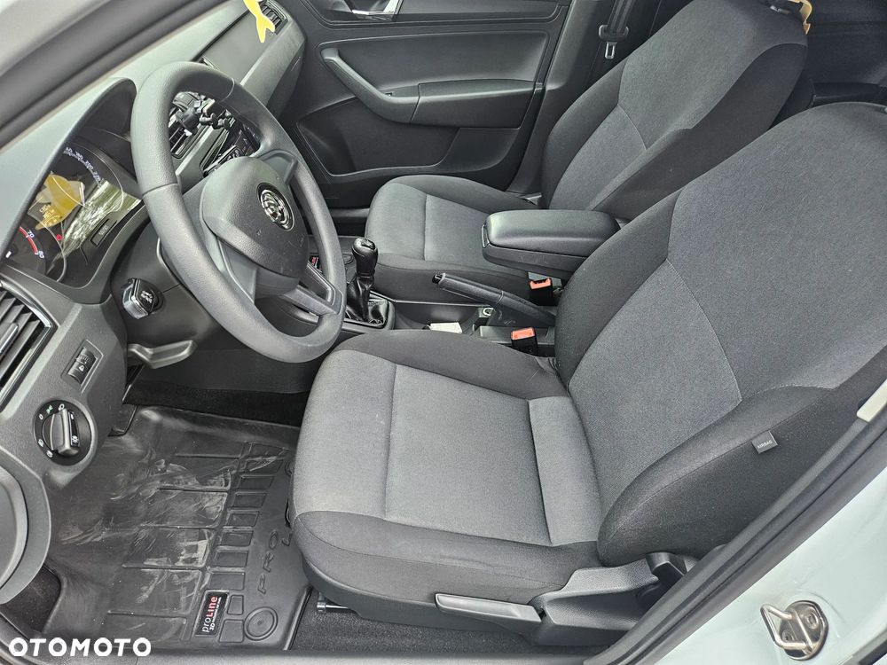 Skoda RAPID 1.0 TSI Active - 17