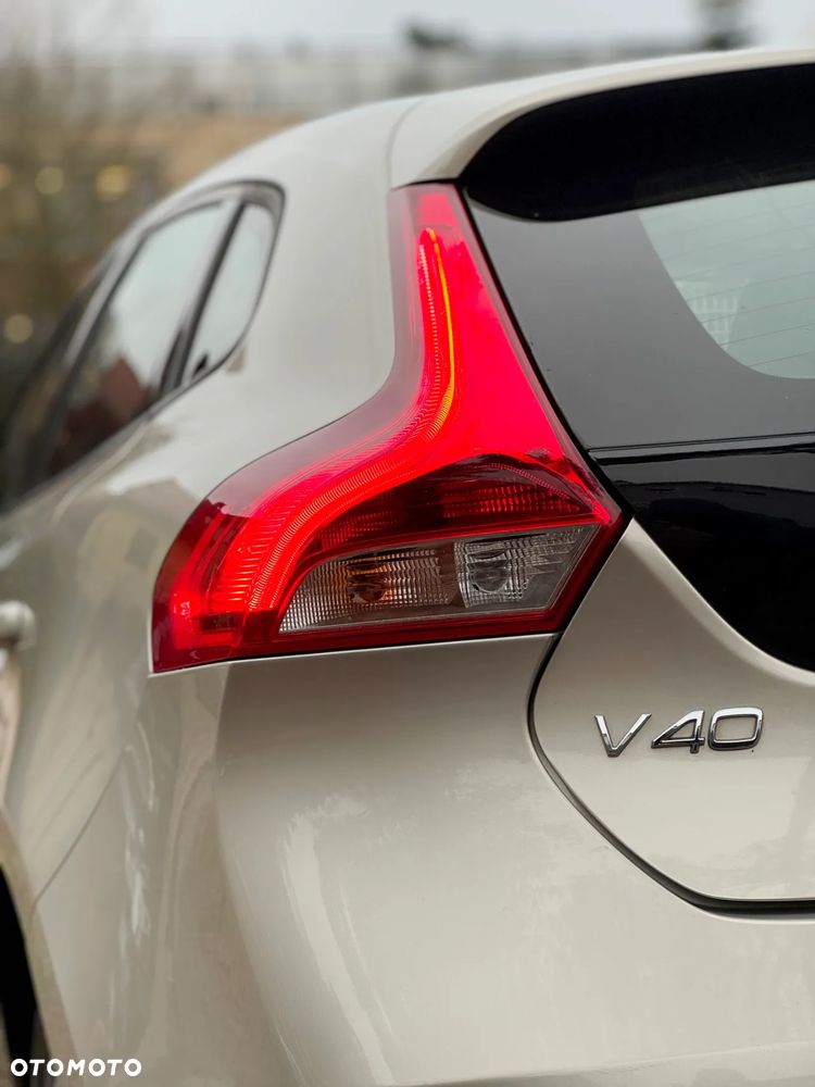 Volvo V40 D2 Momentum - 16