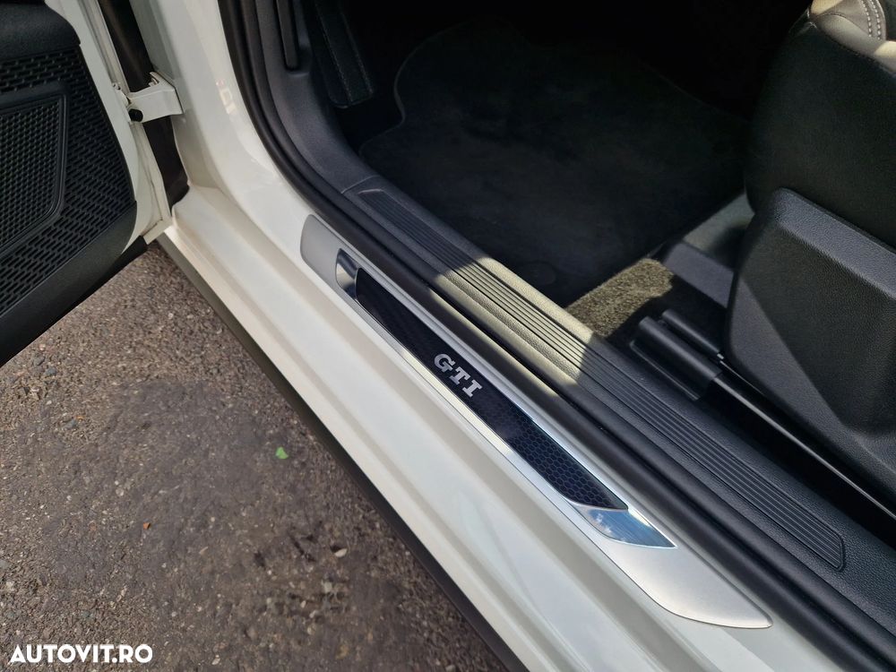 Volkswagen Polo 2.0 TSI DSG GTI - 24