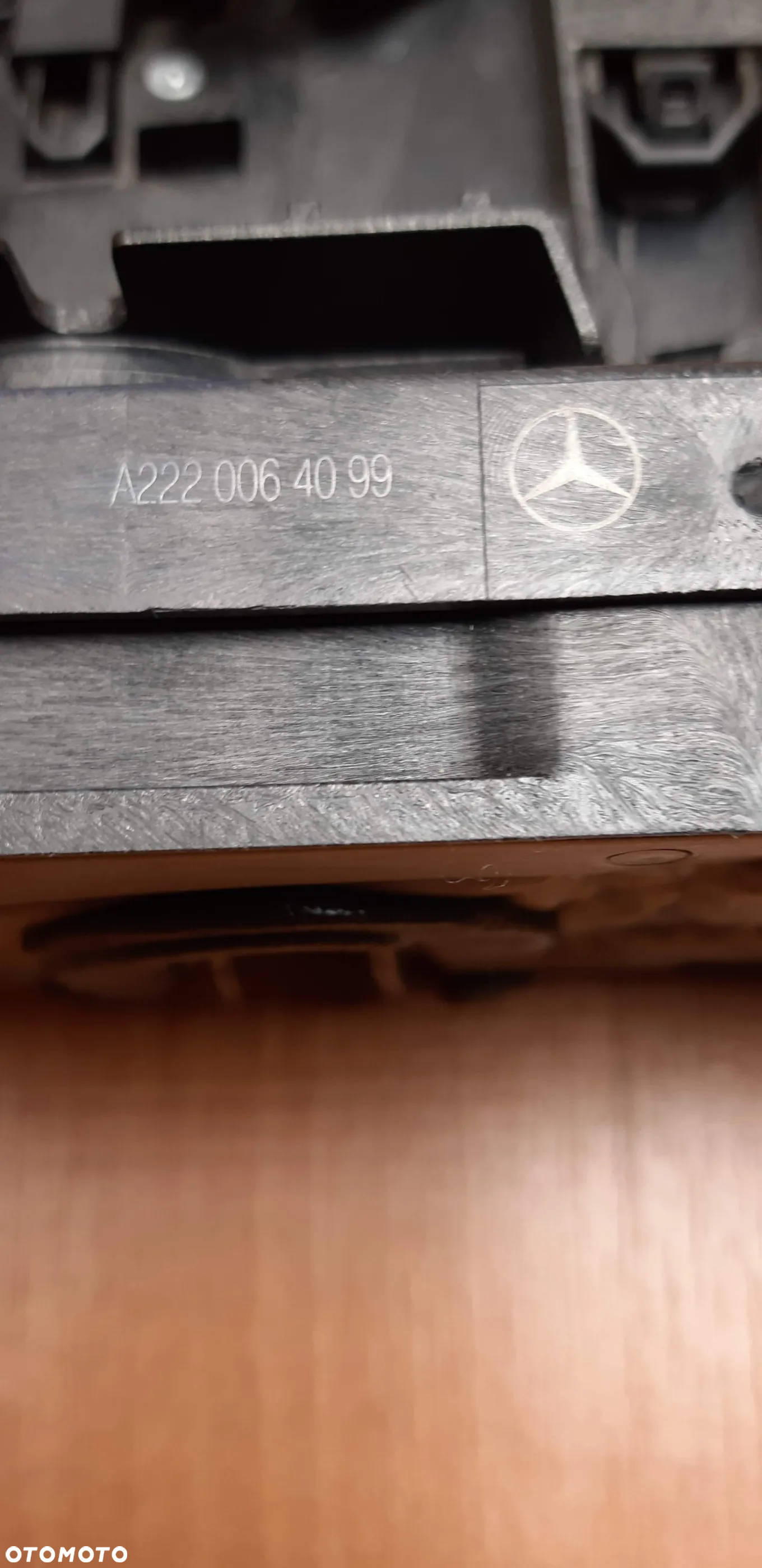 Zamek drzwi prawy tył A2220064099 Mercedes W213 2020r. Sedan 2.0d - 4