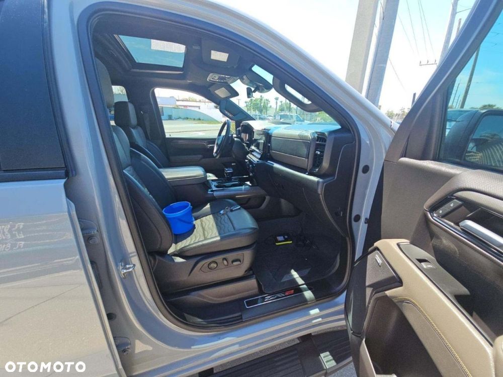 Chevrolet Silverado - 8