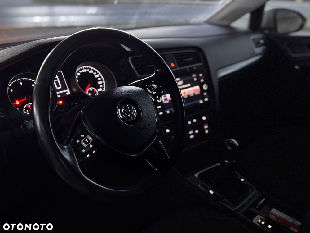 Volkswagen Golf 1.6 TDI SCR Comfortline - 12